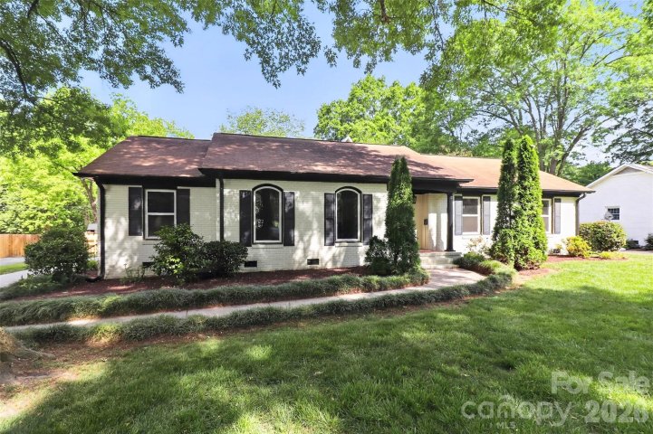 6632 Lancer Drive pending home in Olde Providence, Charlotte, NC