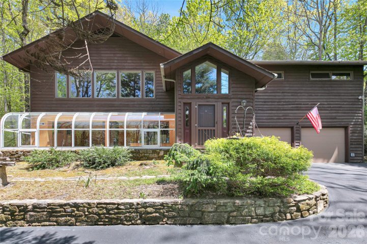71 Elseetos Drive active home in Connestee Falls, Brevard, NC