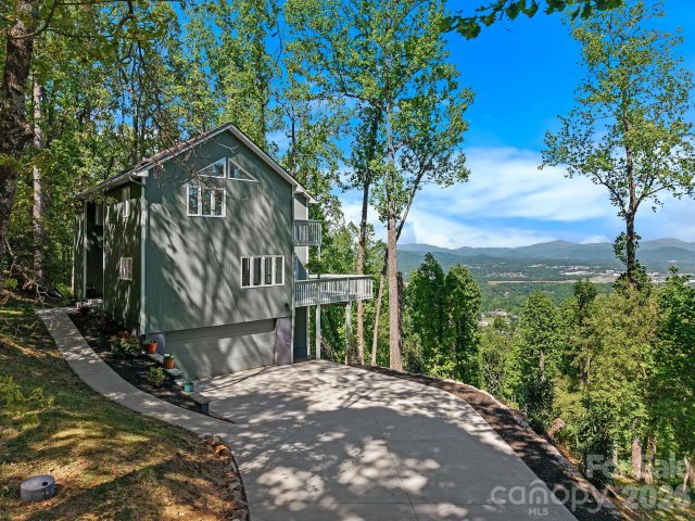 115 Chestnut Ridge Road active home in High Vista, Mills River, NC