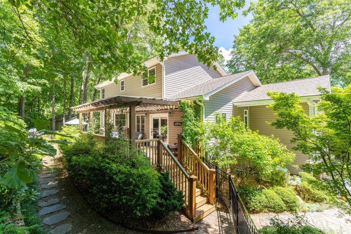72 Whitfield Lane pending home in Seven Glens, Weaverville, NC