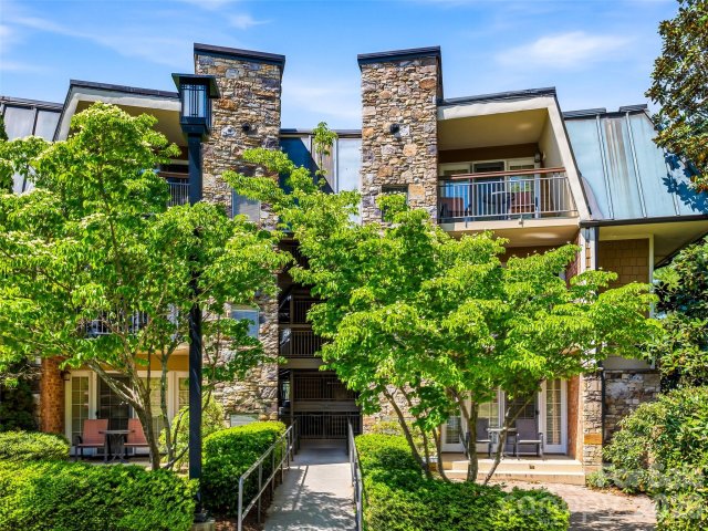 331 Bowling Park Road active home in Residences At Biltmore, Asheville, NC