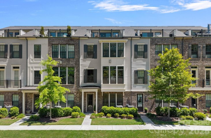 2543 Deacon Avenue pending home in Elizabeth, Charlotte, NC