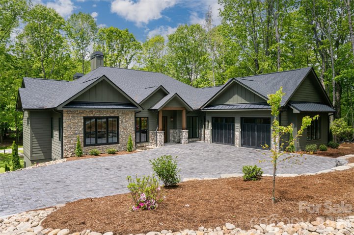 A home in Champion Hills, Hendersonville