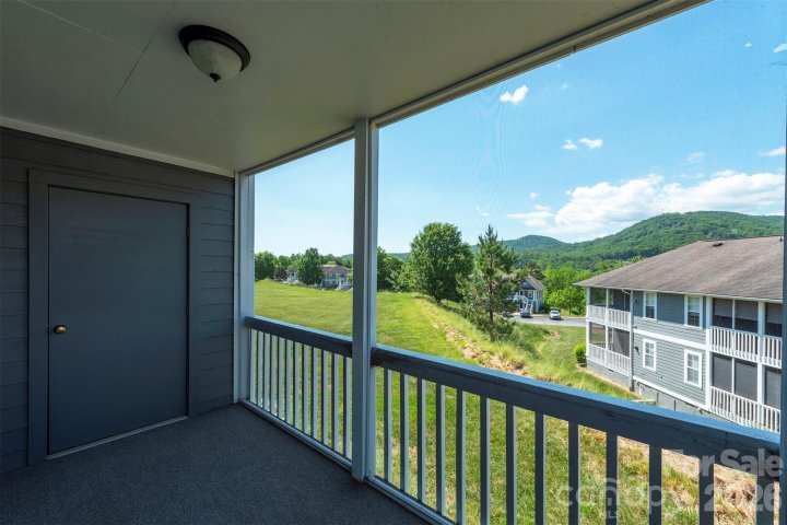 4805 Breakers Lane pending home in Biltmore Commons, Asheville, NC