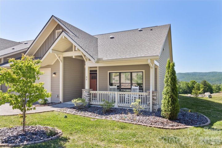 96 Copper Valley Lane pending home in Cummings Cove, Hendersonville, NC