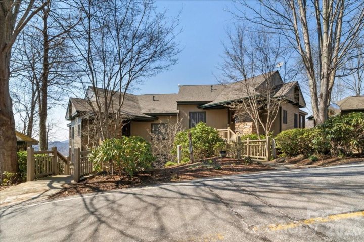600 Andrew Banks Road active home in Mountain Air, Burnsville, NC