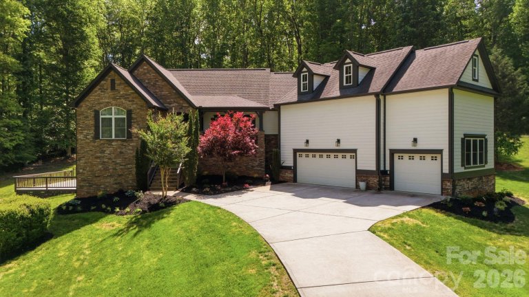 221 Logan Crossing Drive pending home in Anniston, Davidson, NC
