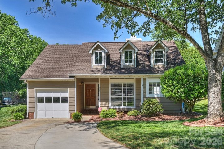 821 Mill Run Drive pending home in Selwyn Farms, Charlotte, NC