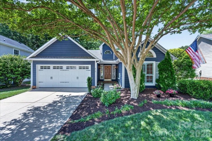 819 Mill Run Drive pending home in Selwyn Farms, Charlotte, NC
