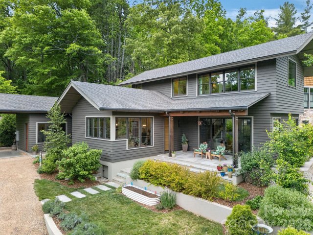 18 Wordsworth Road active home in Cheshire, Black Mountain, NC