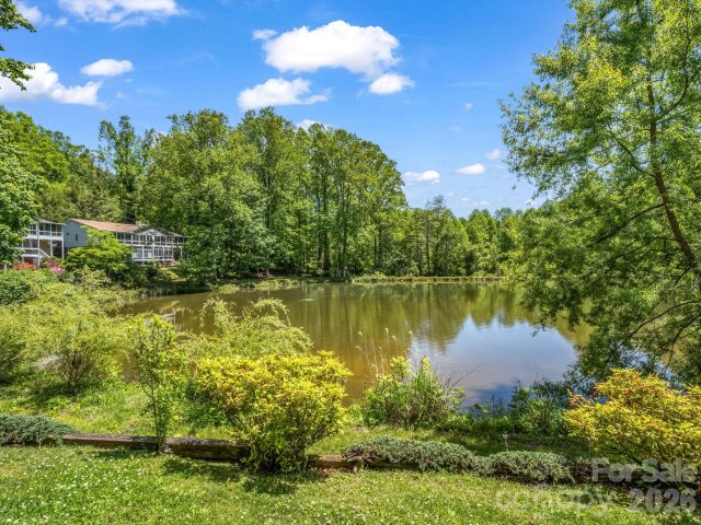 68 Lakeview Court pending home in Waterford Place, Brevard, NC