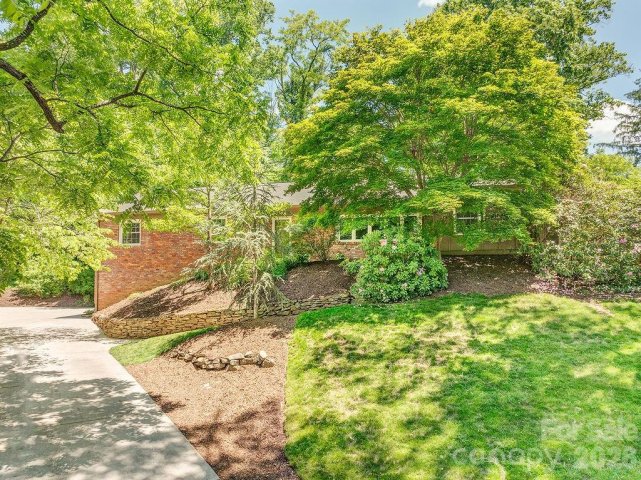 35 Dogwood Road pending home in Grove Park, Asheville, NC