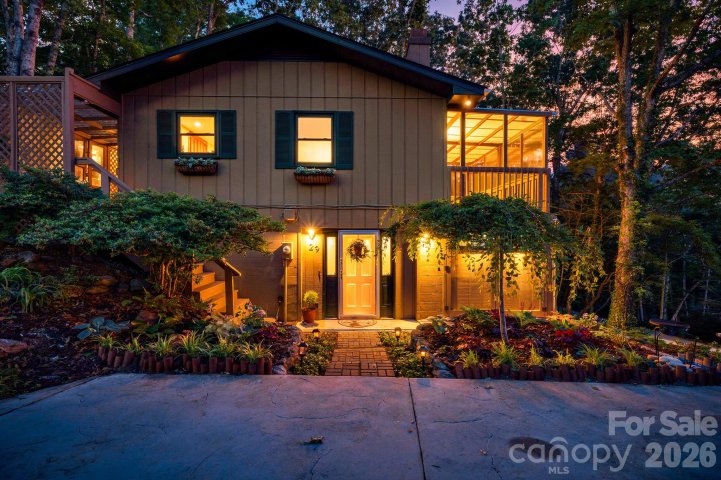 29 Independence Boulevard pending home in Riceville Forest, Asheville, NC