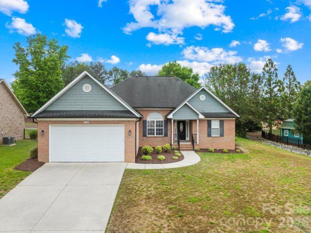 Homes in The Woodlands, Mooresville