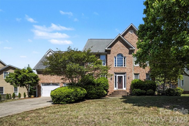 1504 Plantation Trail pending home in Riverwood Plantation, Gastonia, NC