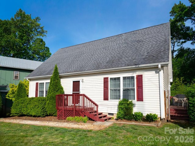 206 Courtland Place active home in Montford, Asheville, NC