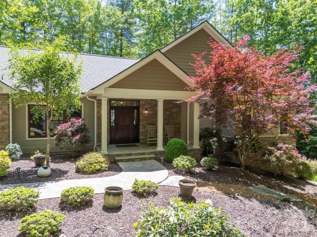 100 Falls Summit Road pending home in Champion Hills, Hendersonville, NC