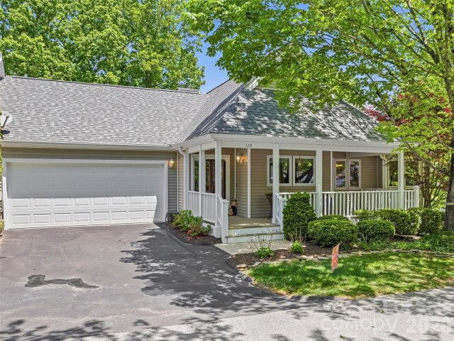 119 Carriage Walk Lane active home in Carriage Park, Hendersonville, NC