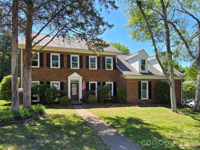 2900 Polo Ridge Court pending home in Cameron Wood, Charlotte, NC