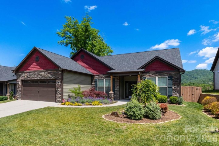 407 Bell Lily Drive pending home in Maple Trace, Weaverville, NC