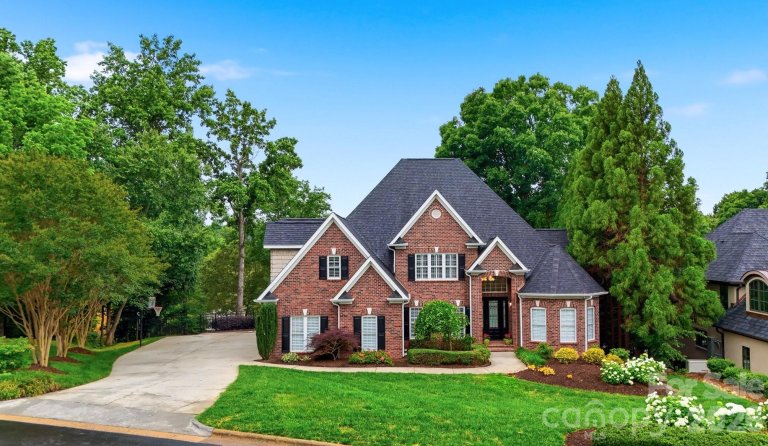 Homes in Moores Ferry, Hickory