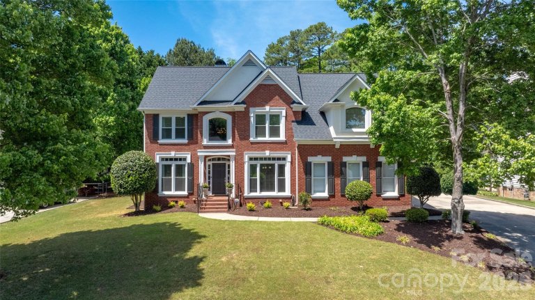 10025 Bayart Way pending home in The Hamptons, Huntersville, NC