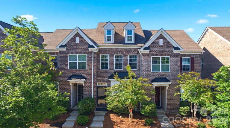 6913 Walnut Branch Lane pending home in Rea Farms, Charlotte, NC