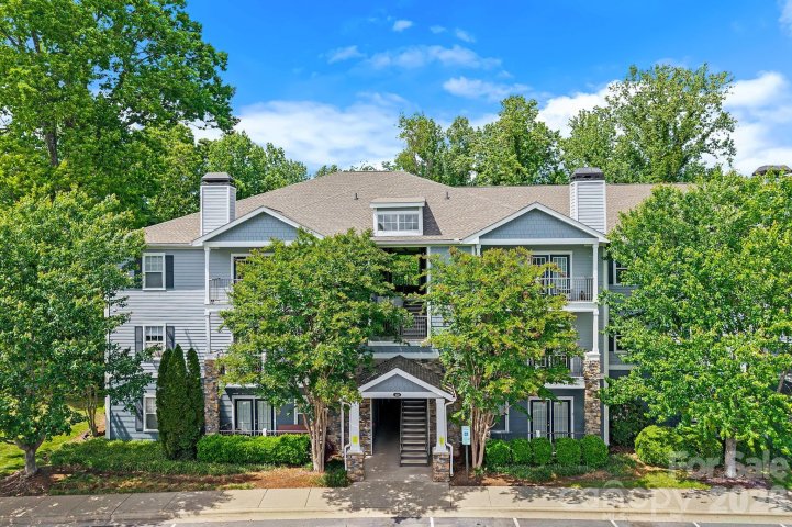 400 Vista Lake Drive pending home in Seasons At Biltmore Lake, Candler, NC
