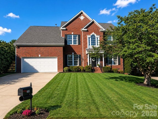 601 E Cheval Drive pending home in Knightsbridge, Fort Mill, SC