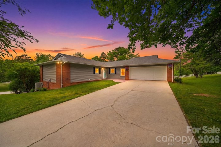 5496 Northwood Drive pending home in Northlakes, Hickory, NC