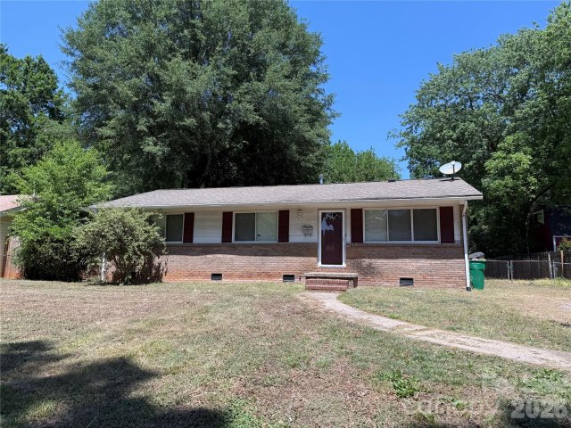4101 Foxford Place active home in Shamrock Hills, Charlotte, NC