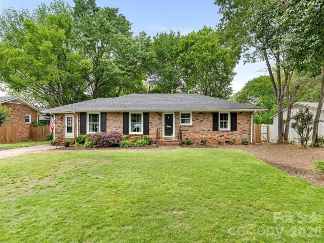 845 Fairbanks Road pending home in Madison Park, Charlotte, NC