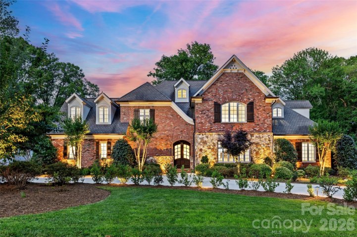 2427 Danbury Street pending home in Cotswold, Charlotte, NC