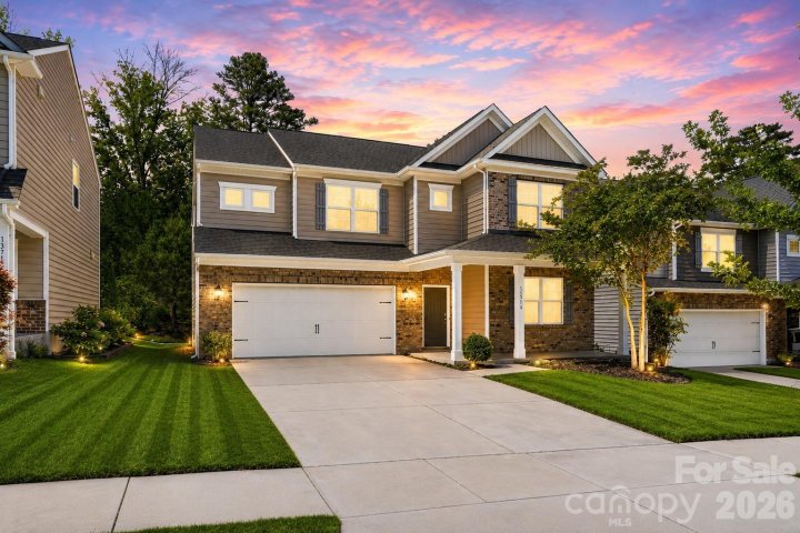 13714 Canterbury Castle Drive active home in Chateau, Charlotte, NC