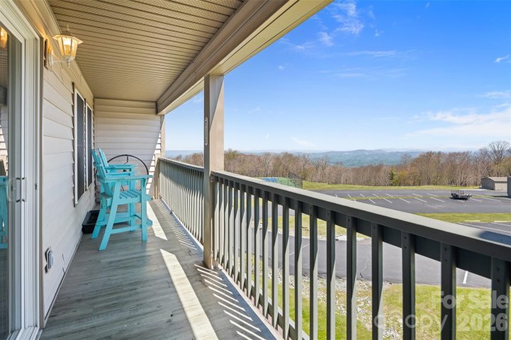 301 Pinnacle Inn Road pending home in Pinnacle Inn, Beech Mountain, NC