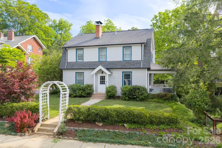 84 Forest Hill Drive pending home in Kenilworth, Asheville, NC