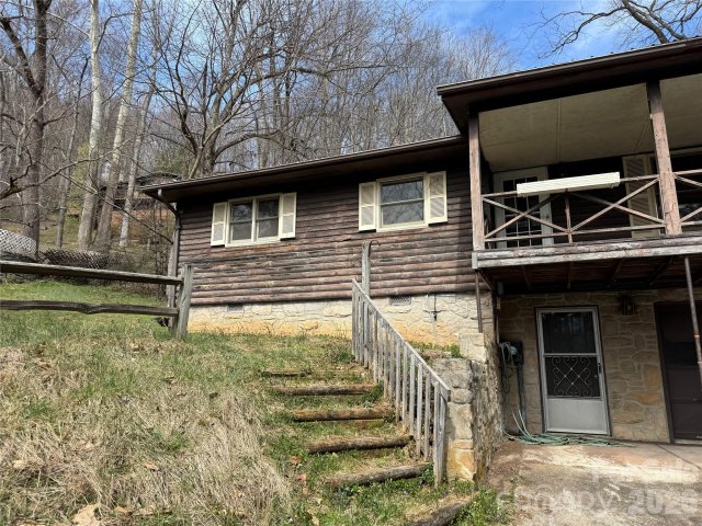 814 Mountain View Drive pending home in Maggie Valley Country Club Est, Maggie Valley, NC