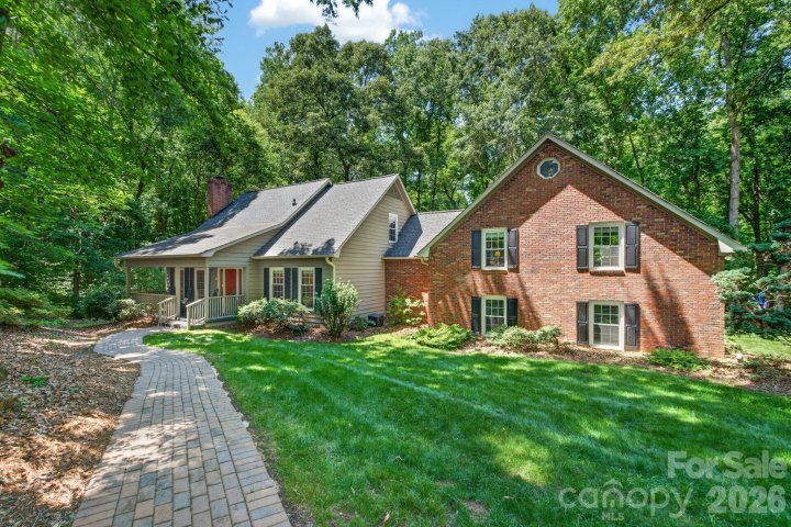 1712 Saddlewood Drive pending home in Olde Williamsburg, Fort Mill, SC