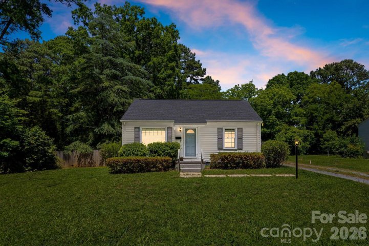5235 Auburndale Road pending home in Windsor Park, Charlotte, NC