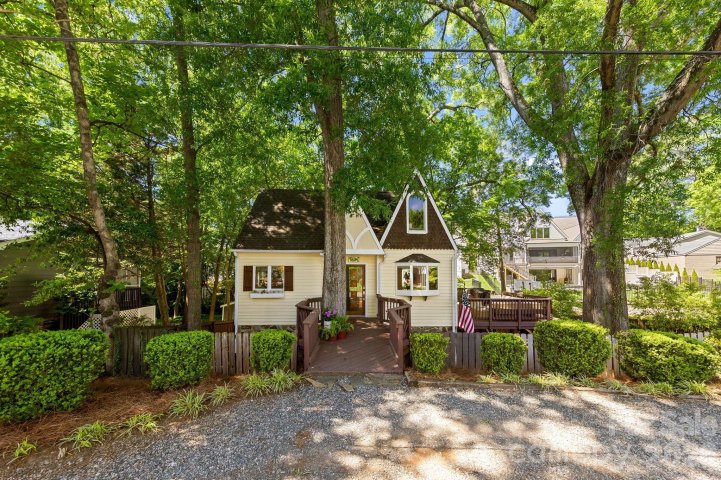 1512 Ideal Way pending home in Dilworth, Charlotte, NC