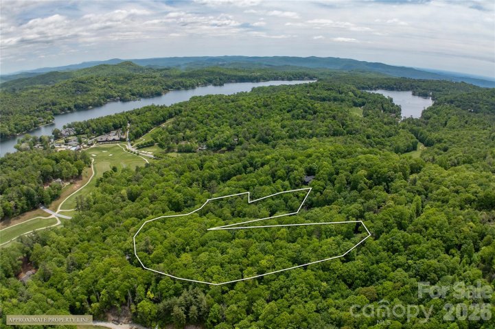 Tm 1r Toxaway Drive active home in Lake Toxaway Estates, Lake Toxaway, NC