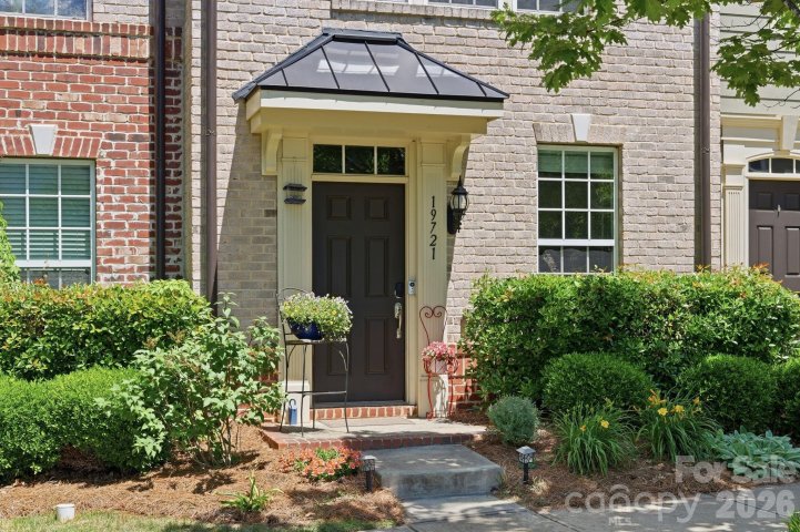 19721 Playwrights Way active home in Antiquity, Cornelius, NC