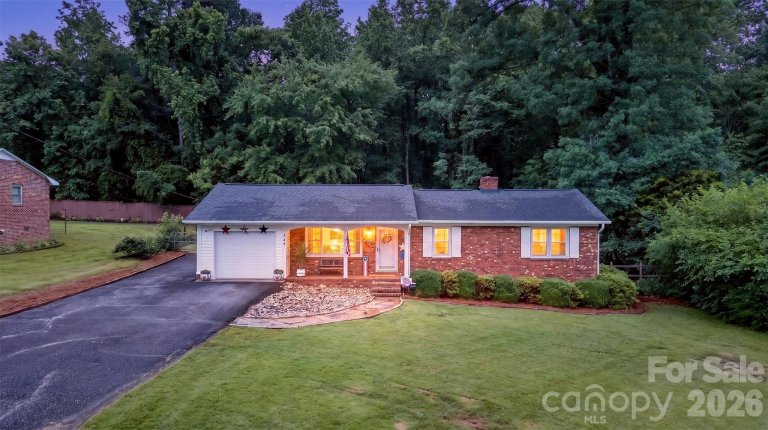 549 Barnwell Road active home in Allen Acres, Spartanburg, SC