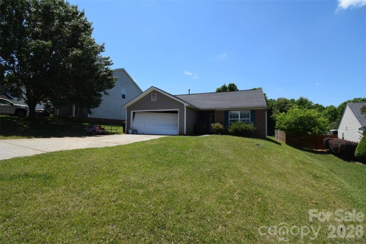 633 Overlook Road pending home in Riverview, Lowell, NC