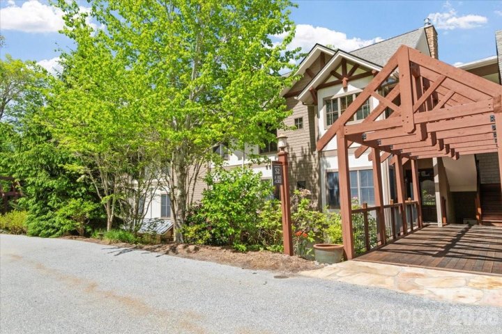 52 Logging Horse Road active home in Mountain Air, Burnsville, NC