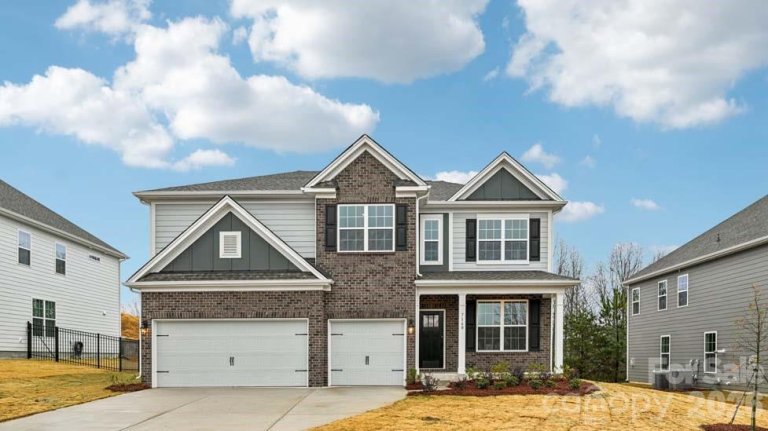5035 Blue Serenity Court pending home in Sylvan Creek, Denver, NC