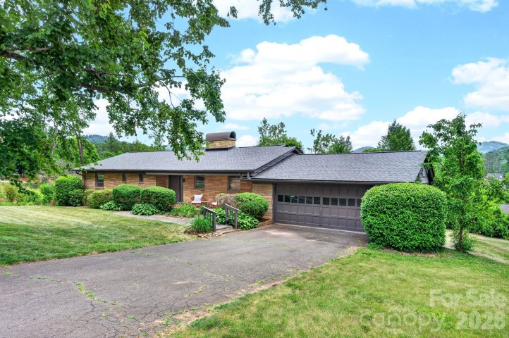 99 Marlborough Road pending home in Lakeview Park, Asheville, NC