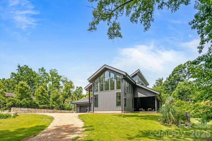 3304 Mar Vista Circle active home in Myers Park, Charlotte, NC