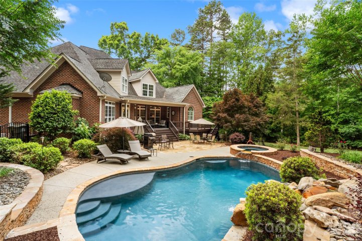 211 Anniston Way pending home in Anniston, Davidson, NC