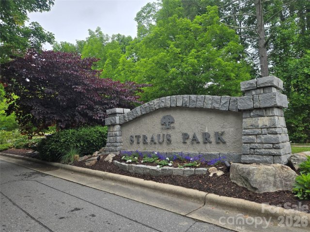 101 Hawks Crest pending home in Straus Park, Brevard, NC